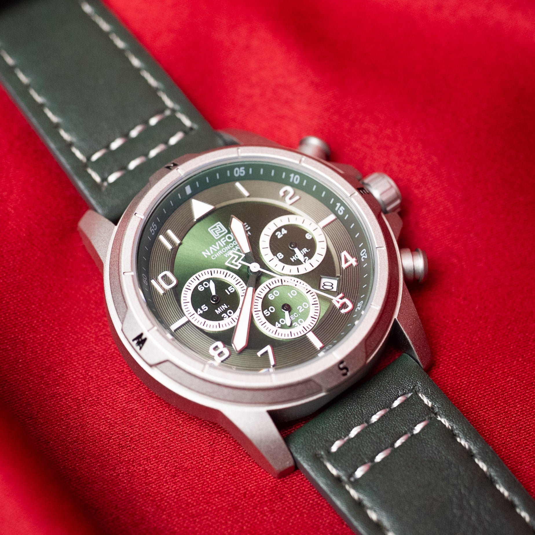 NAVIFORCE NF-8077 Men's Green Chronograph Leather Watch